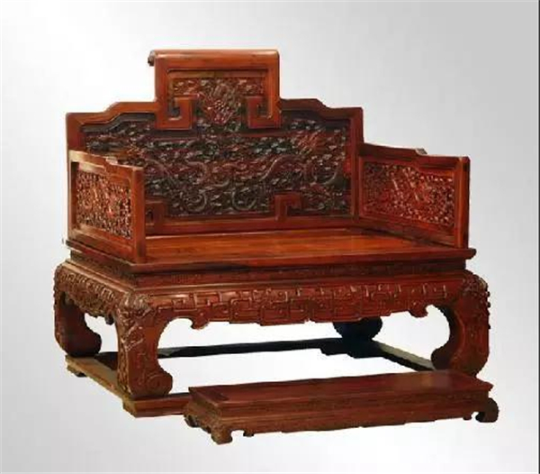 市面上的高仿紅木家具（圖片來源：網(wǎng)絡(luò)）